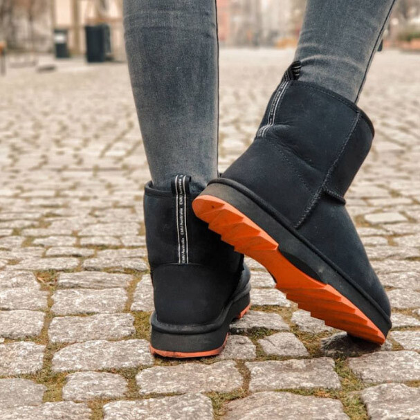 EMU Sharky Mini Shearling Boot in Black with Crimson